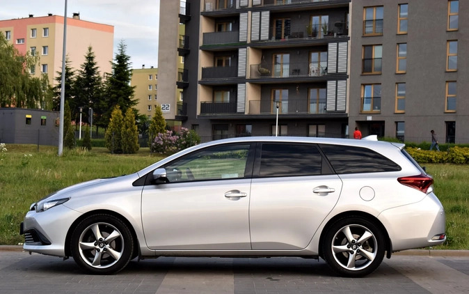 Toyota Auris cena 57900 przebieg: 121111, rok produkcji 2018 z Kielce małe 704